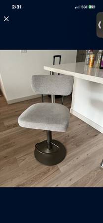 Bar stool with back 1