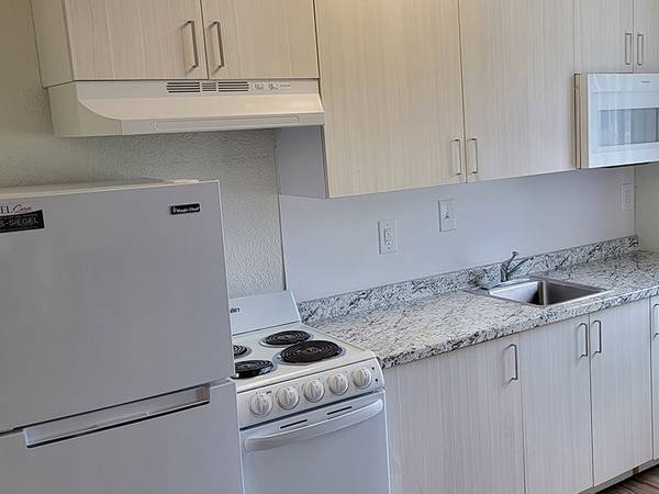 Studio 1/ba, Free Premium Cable TV, Fully Furnished 1