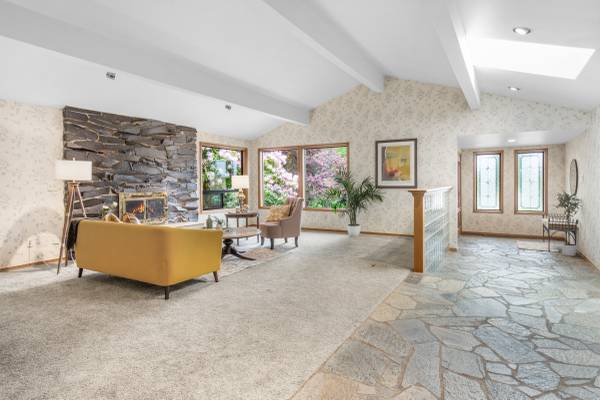 $1,375,000 / 3br - 6275ft2 - Beautiful Everett Custom Home with Indoor Lap Pool (Forest Park)64210697885442123