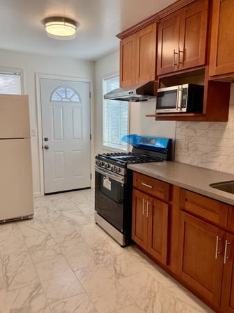 $2,700 / 2br - 475ft2 - Unidad de suegra 2B1B en Millbrae, excelente ubicación! (millbrae)63682813966083120