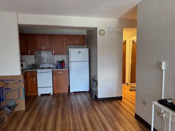 $2,000 / 1br - w/ Parking - 1415 Victoria St.- The Town House # 307 (Makiki/Punchbowl/Town)63686746385539122