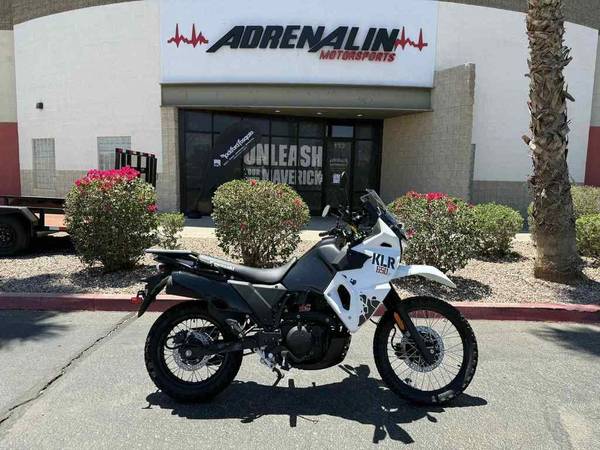 2025 Kawasaki KLR650 Pearl Crystal White/Metallic Carbon G 1