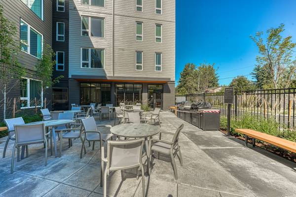 $1,760 / 3br - 1015ft2 - In Portland, 3/BD 2/BA, Gated Community (16503 E Burnside St, Portland, OR)63999454711939121