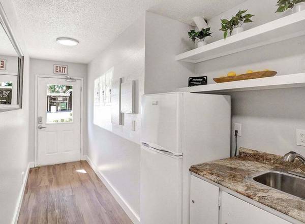 $1,595 / 2br - TOUR & SAVE $300 + On-site Management & Maintenance - Pet Friendly (Milwaukie Heights)64039060956803122