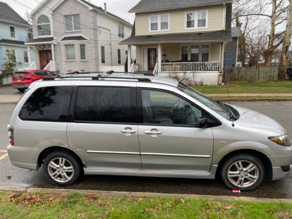 Mazda MPV Minivan 1