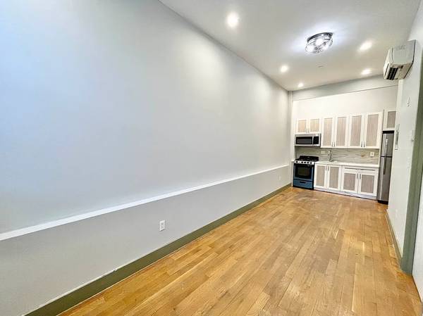 $3,700 / 3br - Amplio y luminoso de 3 habitaciones en Weeksville – 1629 St Johns Pl #4B – $3,700 (Brooklyn)63827268844161122