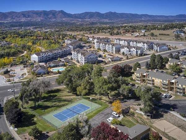 $1,553 / 1br - 759ft2 - Washer/Dryer, Year Round Zen Hot Tub (North Colorado Springs)63658179560195123