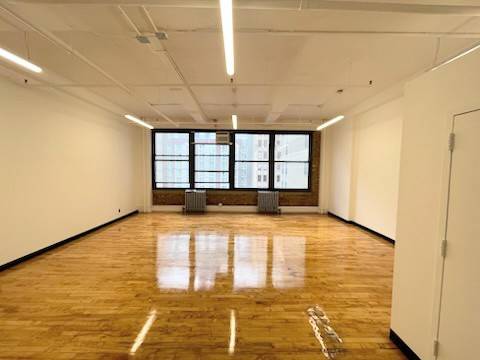 $2,700 / 900ft2 - 🛑*900 SQFT / $2700* EXPOSED BRICK WALL*OPEN SPACE* (Chelsea)63854384067715121