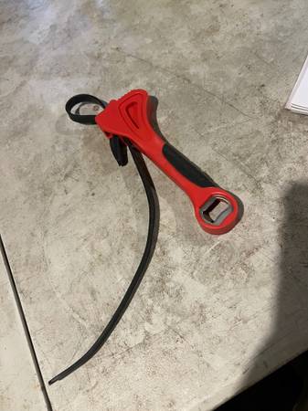 Adjustable rubber strap wrench 1