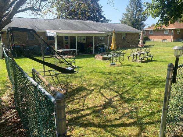 $1,234 / 3br - Walnutport Ranch Home (Walnutport)64010161113345122