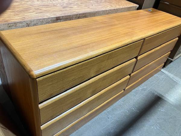 Teak Dresser with 8 Drawers and Mirror 66279 1