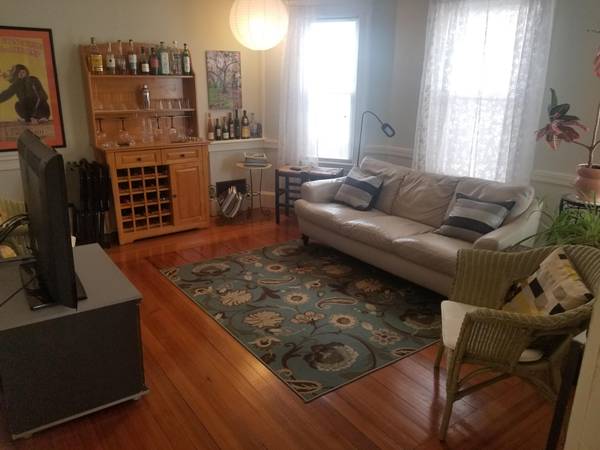 $1,200 / 3br - 110ft2 - Available NOW Davis Sq Join Us! Includes Everything + Furnished RM ((For Female Roommate Easy to Harvard.MIT, MGH, Tufts, Bosto)63996407469827123