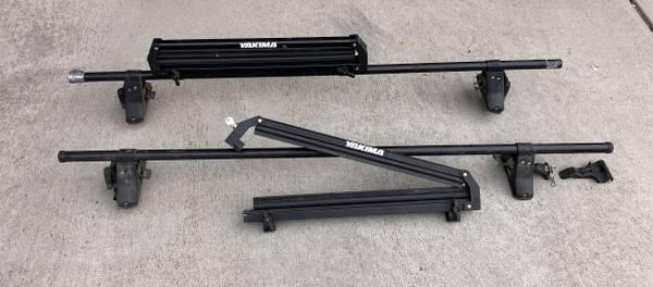 Locking Yakima round bars and Locking Yakima ski racks 1
