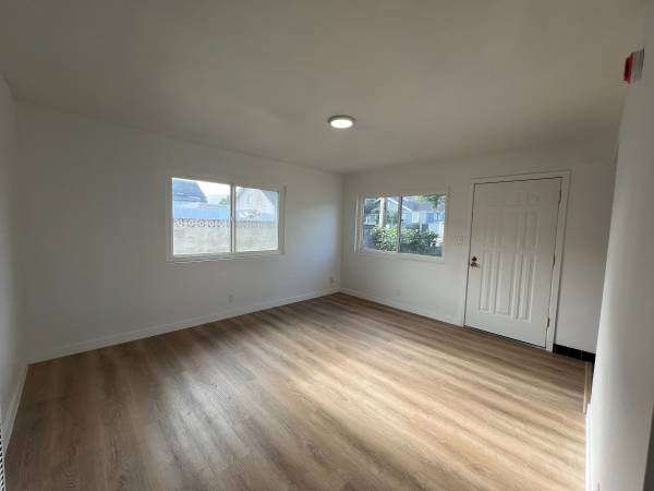 $2,200 / 2br - 750ft2 - 117 W Hickory (Lompoc)63663802573825123