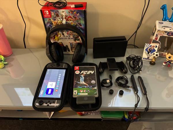 Nintendo Switch OLED – Excellent Condition 1