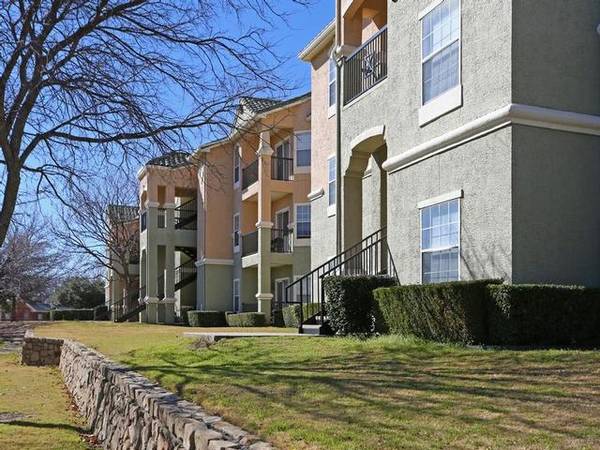 $1,412 / 2br - 1095ft2 - Patios traseros privados, visita hoy, parque para perros, lavadora/secadora de tamaño completo63796327403137121