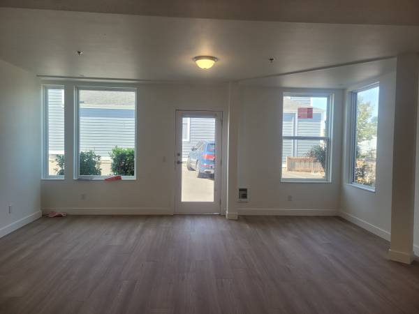 $1,240 / 620ft2 - 620 Sqft Commercial Space in Downtown Blaine - #2 (Blaine)63935321597186121