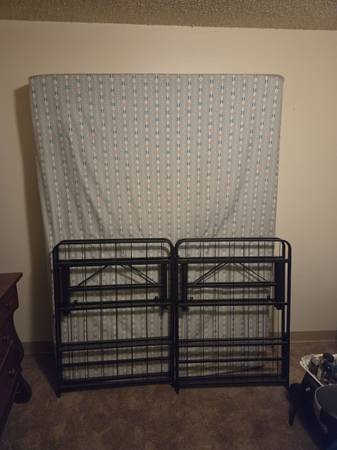 Queen size bed 1