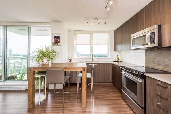 Beautiful large 1 bedroom suite at Surrey Central 1