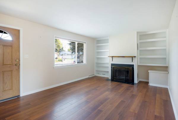 $480,000 / 4br - 2016ft2 - REDUCED! Ranch Style Home (125 Wapikiya Drive)64287772130817122