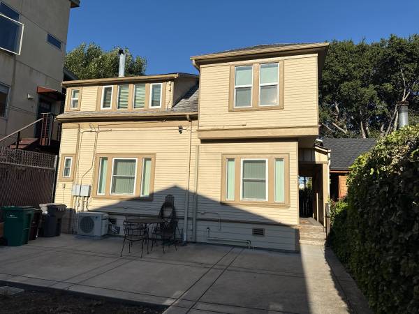 $2,250 / 1br - 700ft2 - Epic REA - Charming 1 BR / 1 BR Flat w/Period Details - Mosswood Park (oakland north / temescal)64000591091843120