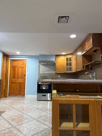 $1,600 / 1br - Legal Walk-up basement 1 Bed Room for rent (New Hyde Park)63788882059395120