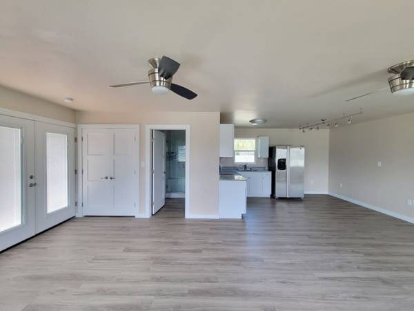 $1400.00 / 1br - 624ft2 - Bungalow - West End PCB63924680837122123