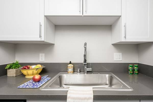 $2,400 / 1br - 788ft2 - Ventilador de techo, salón al aire libre, refrigerador63668253697795121