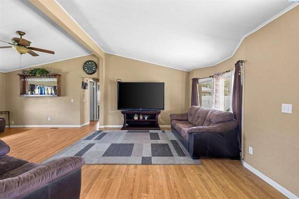 $299,900 / 3br - 1512ft2 - West Richland Comfort Meets Functionality (W. Richland)63985654537219122