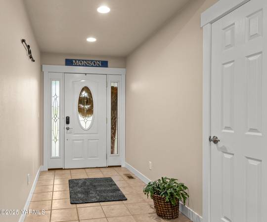 $815,000 / 5br - 3492ft2 - One-of-a-kind 3,492 +/- SF custom-built home. (Teiton)64319760265218124