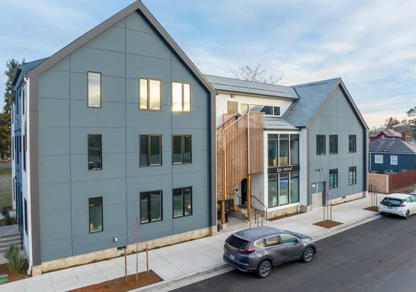 $700 / 1br - CALL for 2 FREE MTH - Furnished Patios w Lantern & Loft Layout Avail! (Rose City Park Neighborhood)63999314891778122