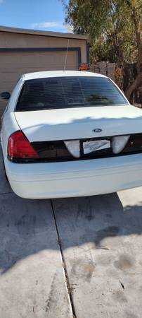 13k millas 2009 Crown Victoria - $9,950 (Mesa Spirit RV Park)63616926678017124