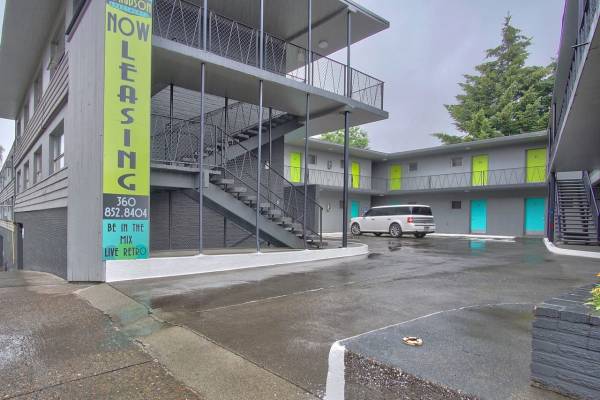 $999 / 350ft2 - 👀 Estudio + Precio Aterradoramente Bueno + Admite Mascotas – ¡$999 + 1 Mes Gratis! (500 East 13th Street, Vancouver, WA)63820848800129122