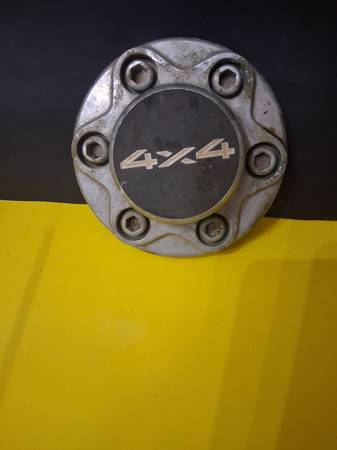 Chevy 6 Lug 4 x 4 Hub Cap 1