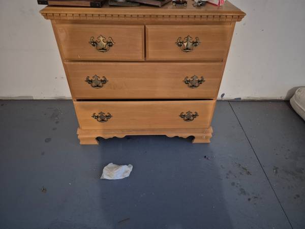 Small pine dresser 1