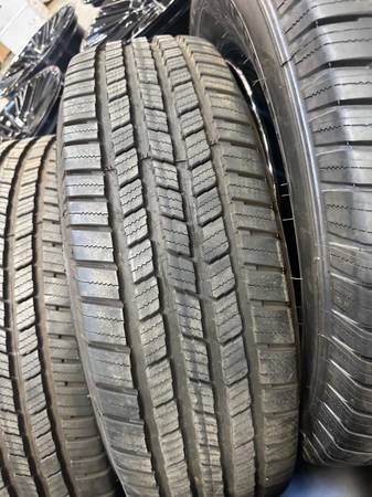 5 llantas Michelin 2008-2026 Mercedes Sprinter 2500 y 3500 neumáticos negros - $1.100 (Natomas)63440056493187124
