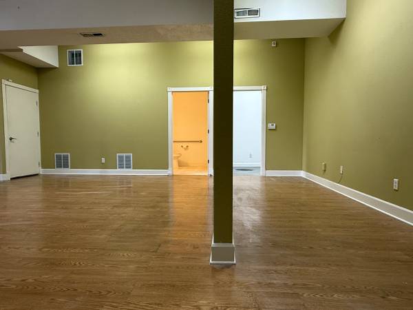 $1,600 / 921ft2 - FOR LEASE | Lower-Level Commercial Space in Troutdale (Downtown Troutdale)64218935606785123