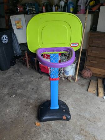 Toy basketball hoop 1