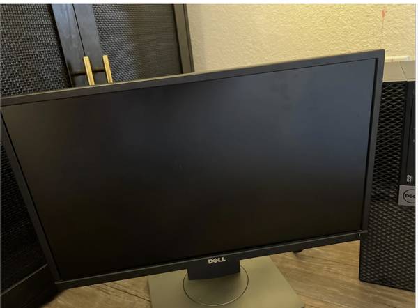 Computer Dell Optiplex 3040 plus 22 inch monitor with windows 1