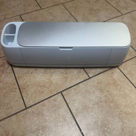 Used Cricut Maker 3 + Essentials Bundle 1