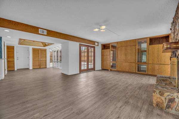 Perfect 3 bedroom 3 bath PLUS 6 weeks free *OAC 1