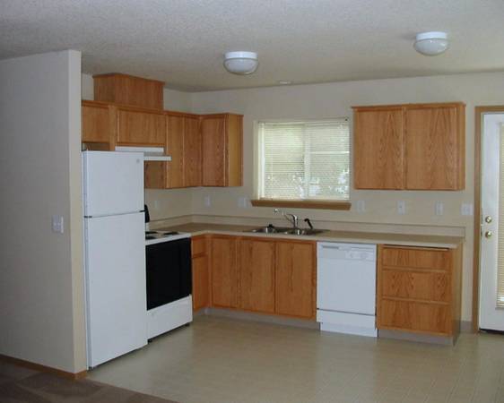 $1,550 / 2br - Huge 2 Bed Townhome with AC, WD - Pets Welcome, Suburban Feel (East Portland)63831326001537123