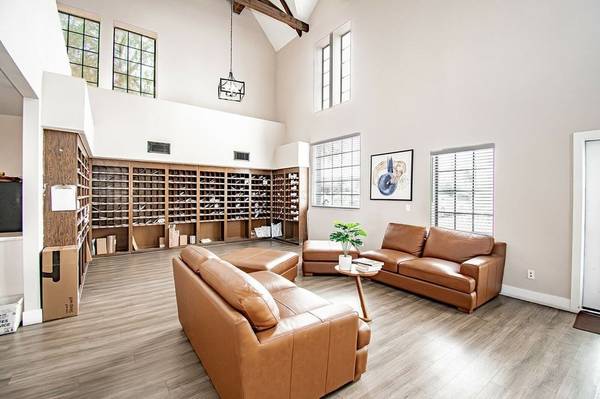 $749 / 1br - 450ft2 - Hardwood Laminate Flooring, Pool, Refrigerator (3770 University Center Drive, Las Vegas, NV)63859500929793122