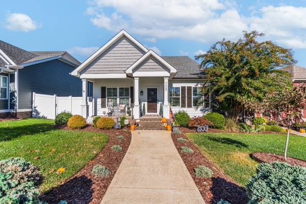 $369,900 / 3br - 1662ft2 - 725 Bennington Park Place (Bowling Green)64177450683009120