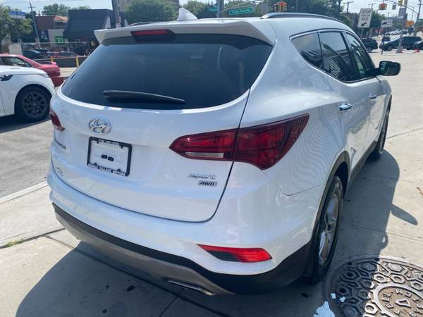 Echa un vistazo a este impecable Hyundai Santa Fe Sport 2018 con 73,6-queens - $13,495 (Middle Village)63654723889153123
