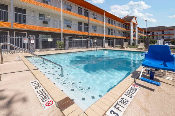Views, Soaker Tub, Open-Concept 1