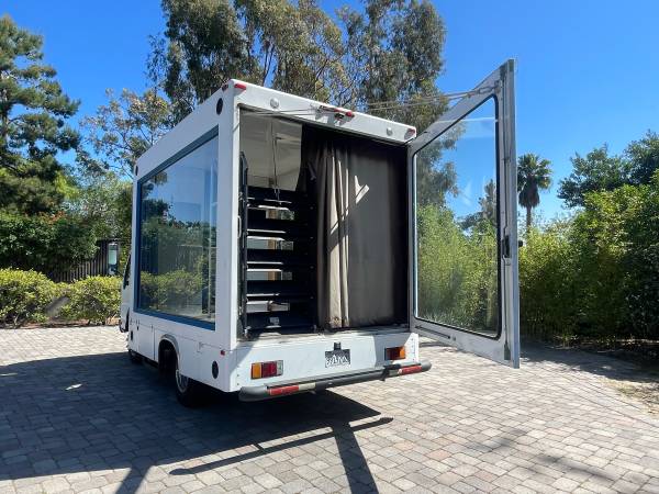 2006 Isuzu NPR Glass Truck - Photo 5