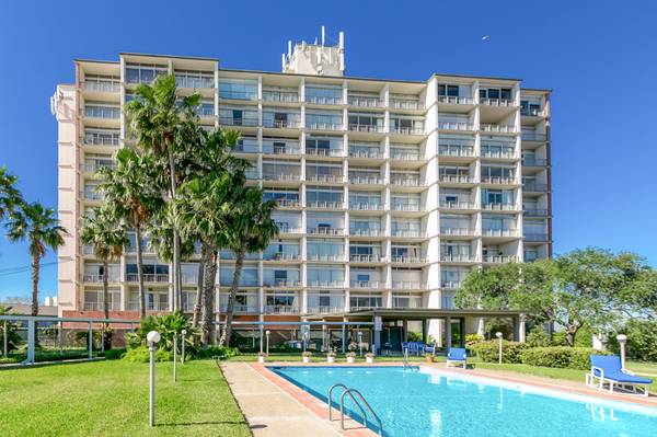 $1600.00 / 1br - 754ft2 - 4600 Ocean Dr Condo-Utilites & Wifi Paid64036537851009121