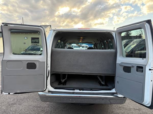 2006 Ford E-350 XLT - Photo 12