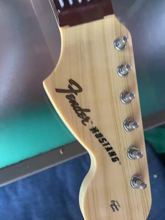 Guitar Xbox 360 Rock Band 3 Stratocaster Fender Mustang Guitar Ex Cond - $35 (Billerica)63471261396737124